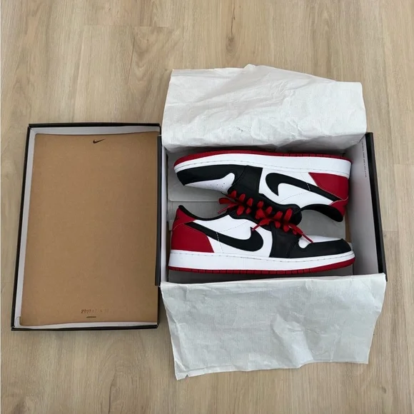 Nike Air Jordan 1 Retro Low OG "Black Toe" Size 7Y - Picture 9 of 10